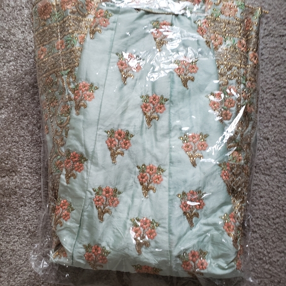 Lengha with matching purse - Picture 4 of 8